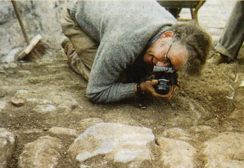 Grabungsleiter Dr. Jens Kulick bei der Arbeit. (Foto: Dr. Volker Brendow)