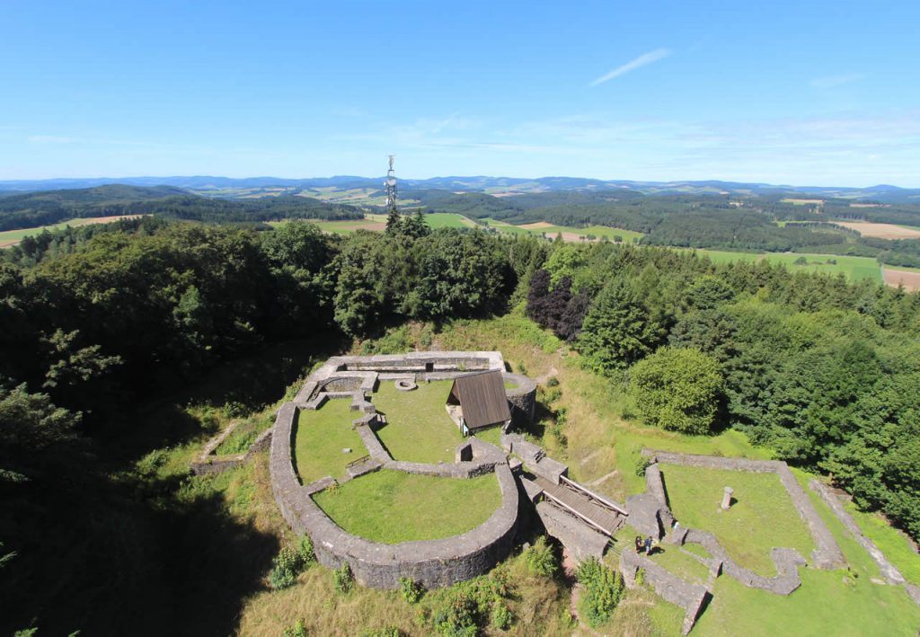 Blick vom Georg Viktor Turm auf Burgruine