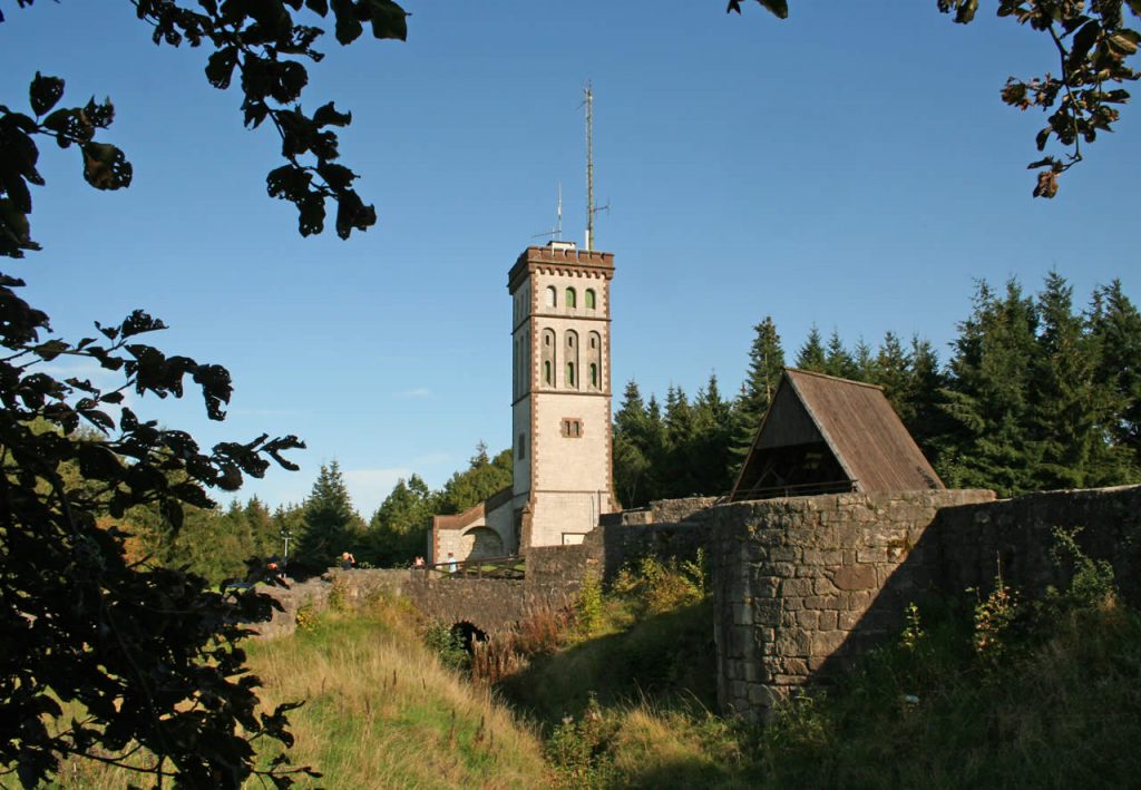 Blick vom NW Weg auf Georg Viktor Turm