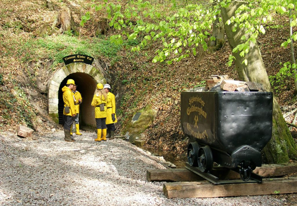 Führung im Goldbergwerk