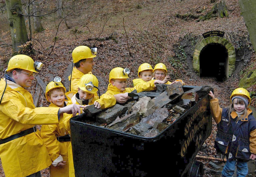 Goldbergwerk Kinder an Bergwerkslore